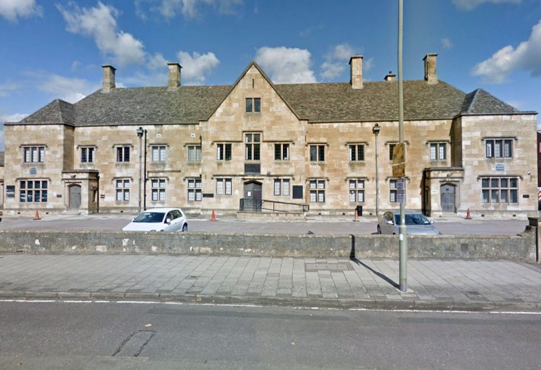 Old Banbury Magistrates Court to 23 flats Banbury FM