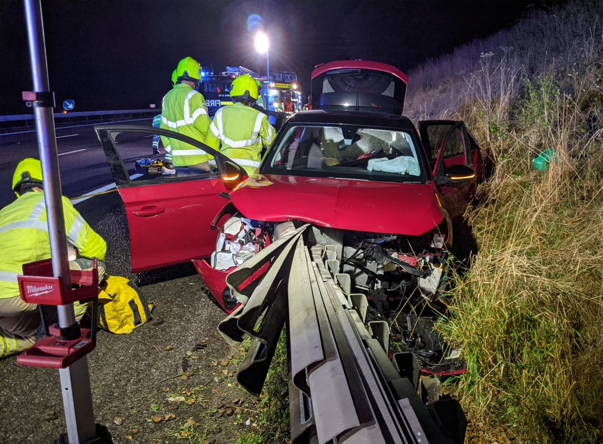 Driver Cut Free From M40 Crash - Banbury FM