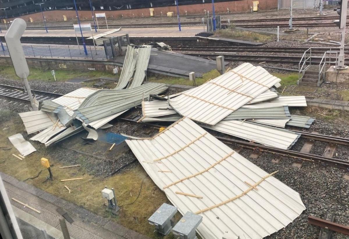 Roof Ripped Off Building At Train Station - Banbury FM