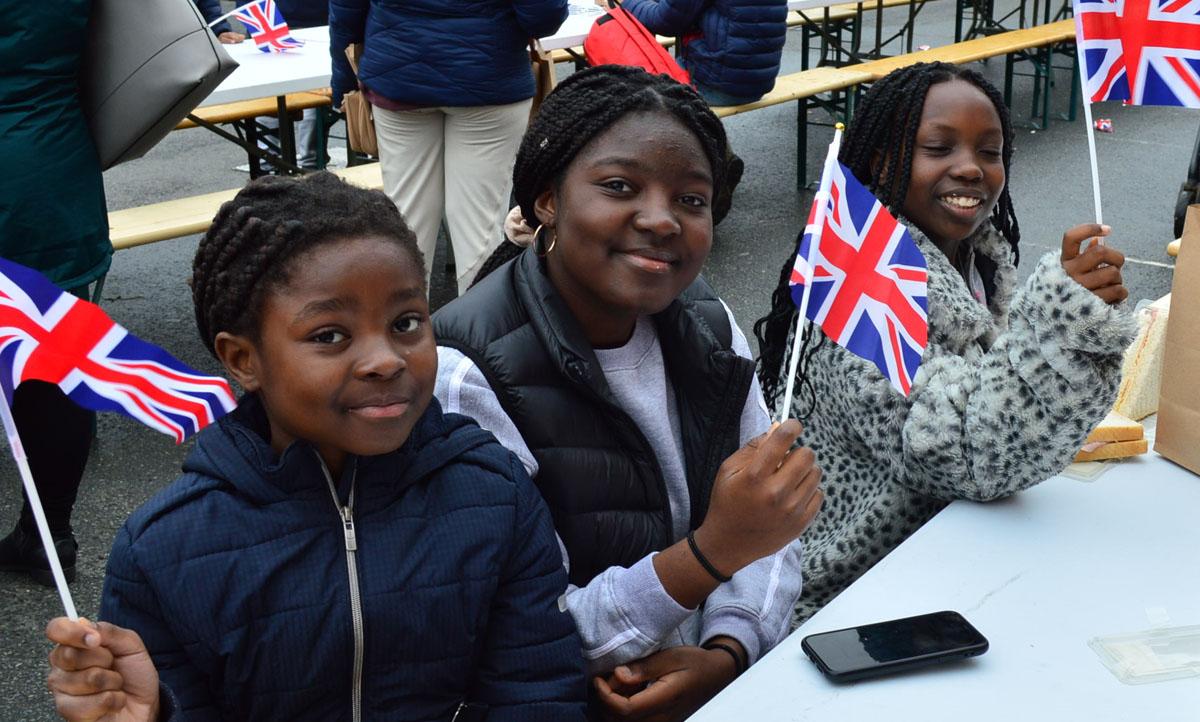 700 youngsters enjoy Platinum Jubilee big lunch Banbury FM