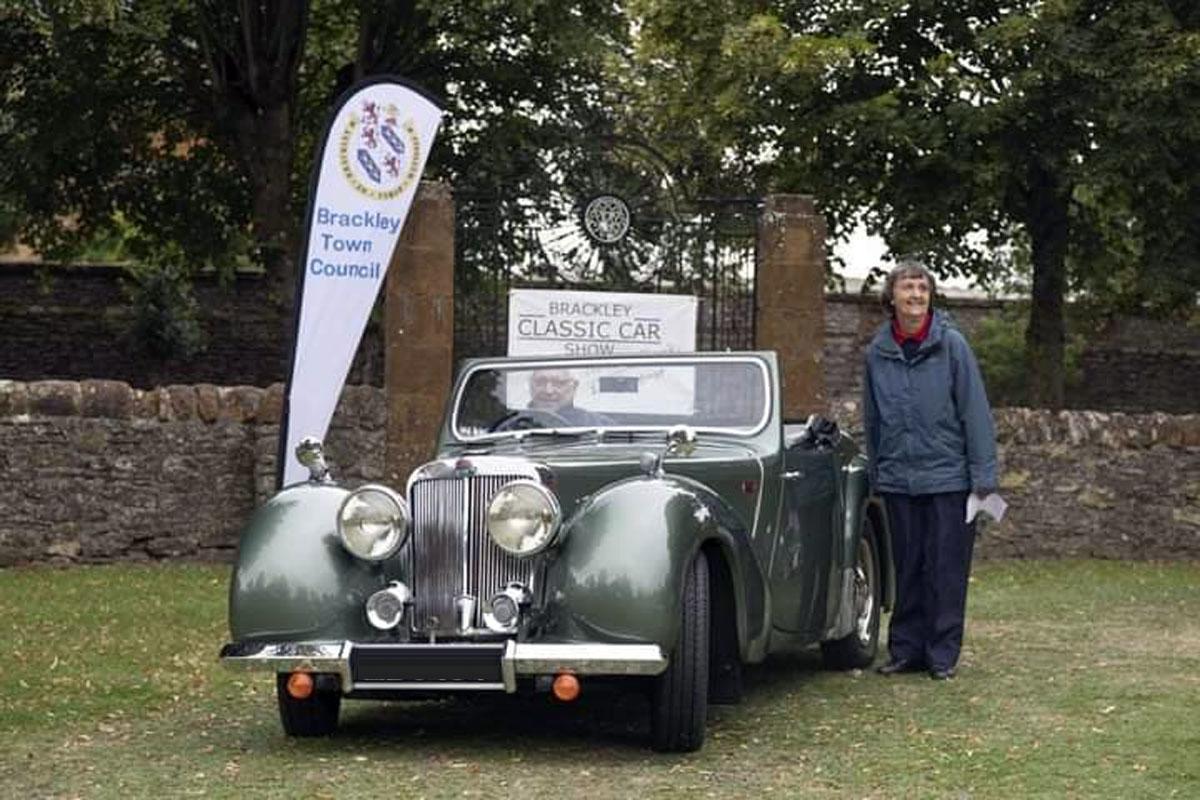Over £2k raised at successful Brackley Classic Car Show Banbury FM