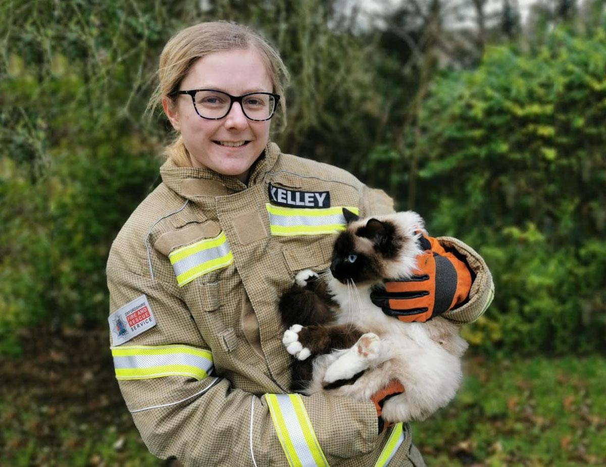 A Purr-fect Happy Ending Thanks To Banbury Firefighters - Banbury FM