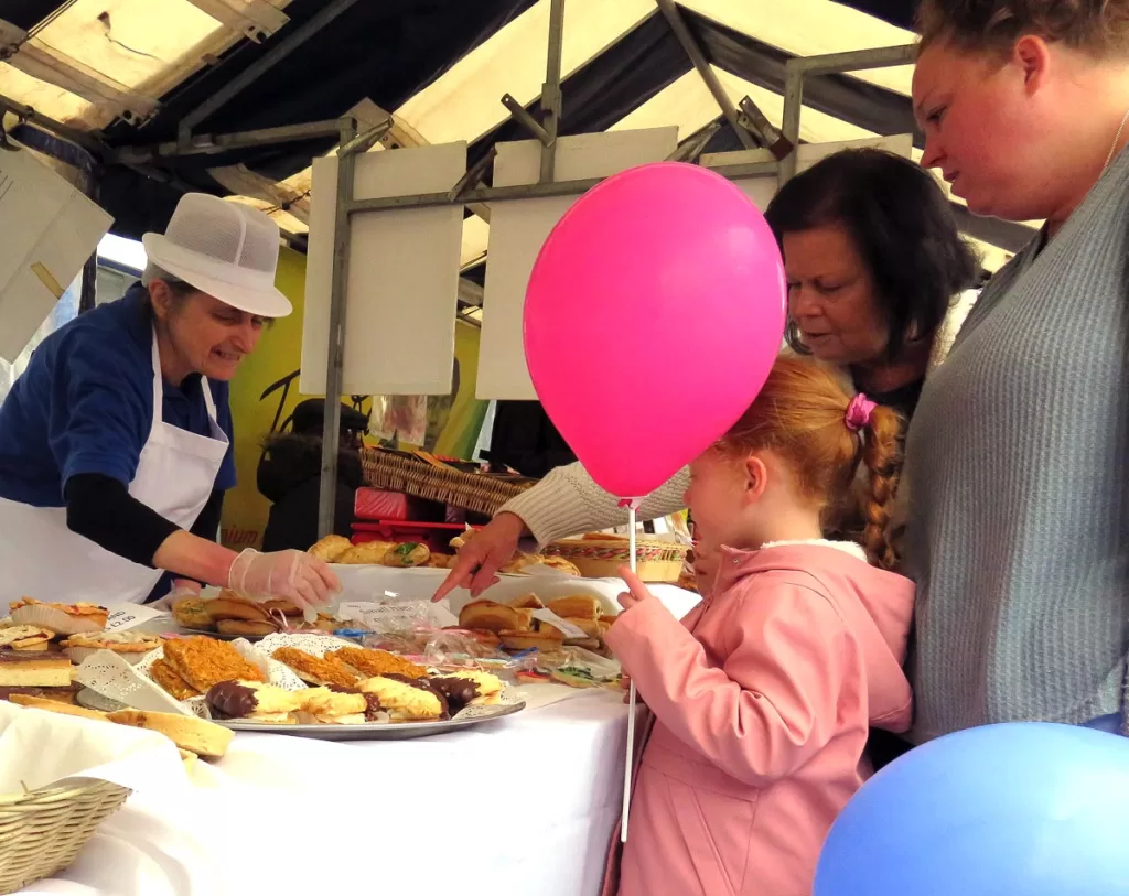 Taste of Spring tempts thousands into town for tempting treats Banbury FM