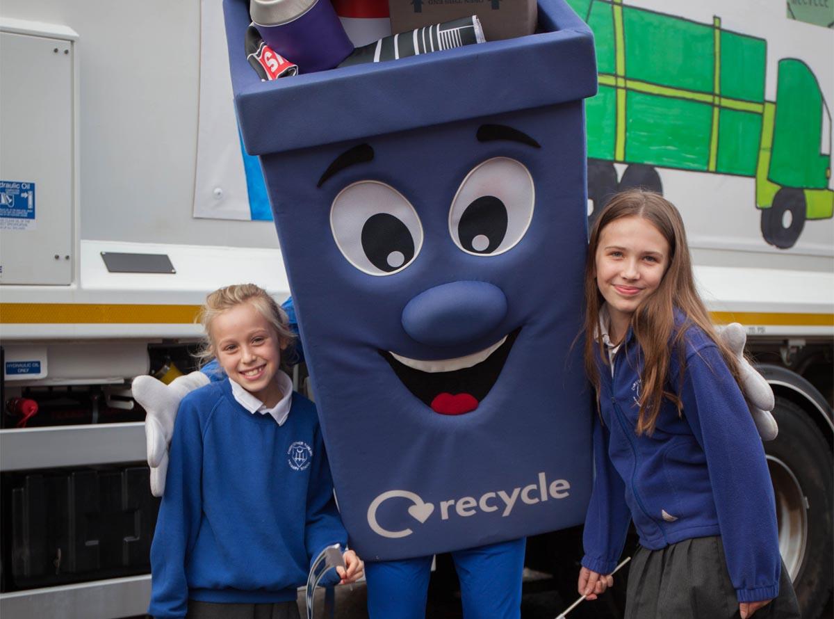 Pupils create bin lorry design celebrating recycling Banbury FM
