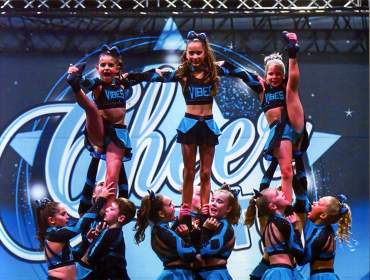 Banbury cheerleading squad set to fly the flag for the UK - Banbury FM