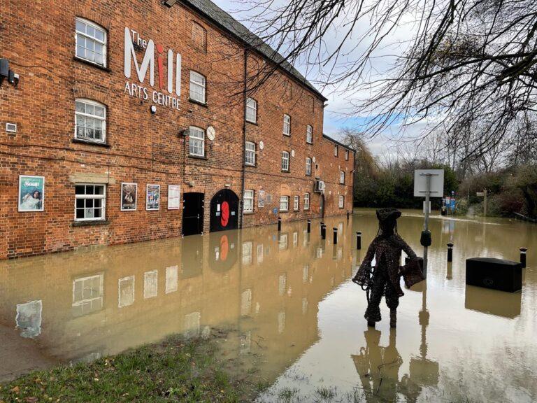 Property flooding expected as water reaches The Mill - Banbury FM